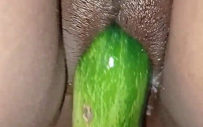 Indian desi hot poja: Огурец ввели в вагину соседа, вагина была очень тугой