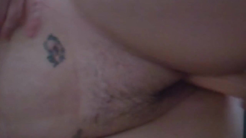 Sexy Amateurz: Une nana poilue fait une bonne pipe en POV