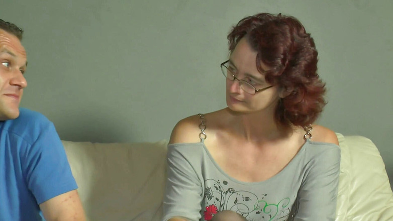 Mature Climax - 100% Mature Videos: 红发熟女在口交了她的情人后被干