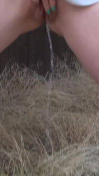 Chessie Kay shows off her natural boobs and pisses on the grass along the boulevard to be happy