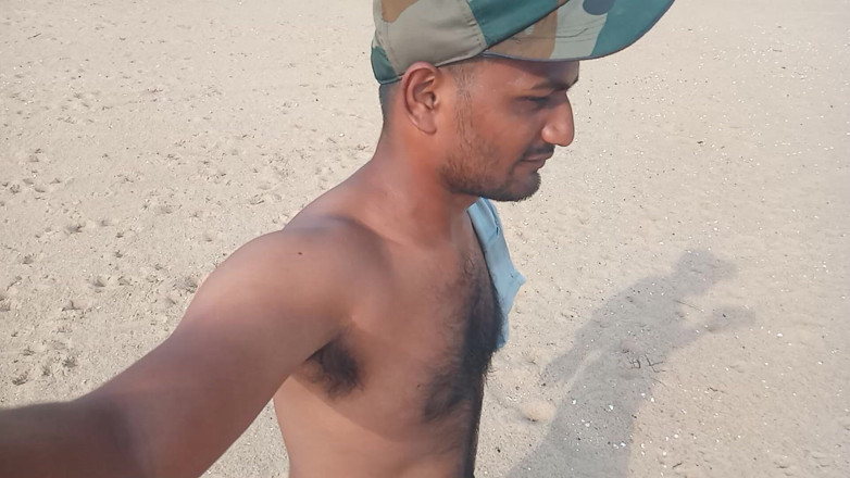 KUMBHA MANOJ KUMAR: Sueur complète sur le visage d’un garçon qui bouge sur...