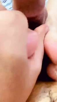 Saya membuatkannya pancut seperti gila dengan kaki saya– footjob terbaik pernah dia menonton pepek dan pantat besar saya semasa saya memberikannya footjob