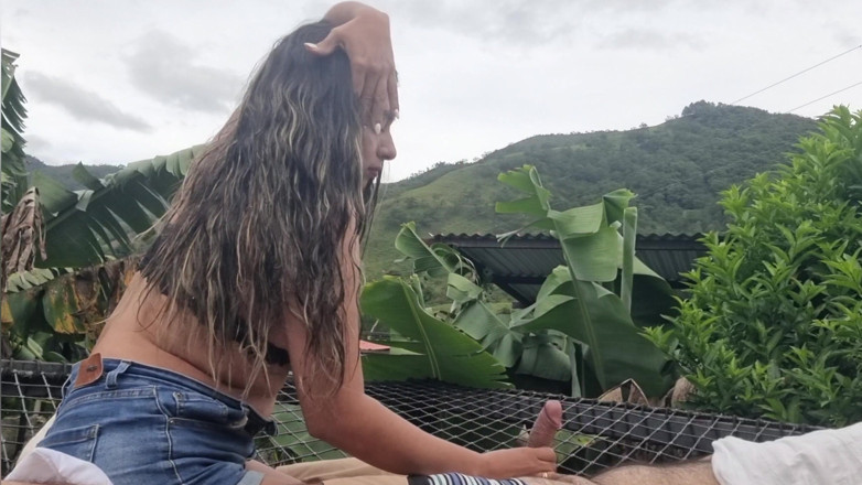 Rubis: Pipe en plein air en vacances avec ma copine
