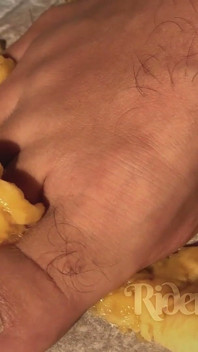 Owłosione stopy i banana smash