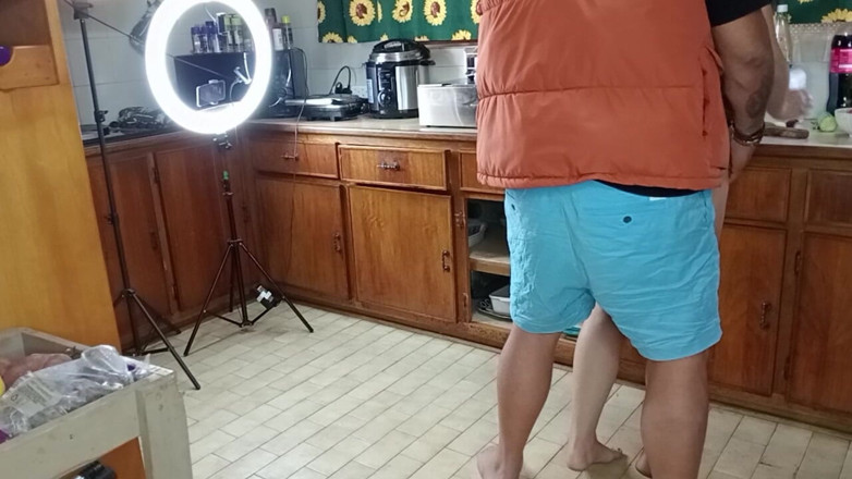 Bigjoefuckalott: Prieteni Prostiți F*** Care Fac Salată În Bucătărie