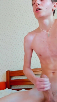 Il ragazzo di 18 anni è ancora vergine ma vuole davvero scopare un ragazzo