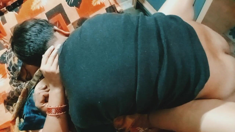 Manjushukla: 新婚カップルが一緒に恋を始める