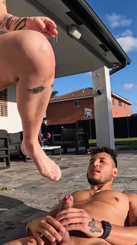 เย็ดหมู่สามคนริมสระน้ํากับ Gina Valentina และ Andre Rico