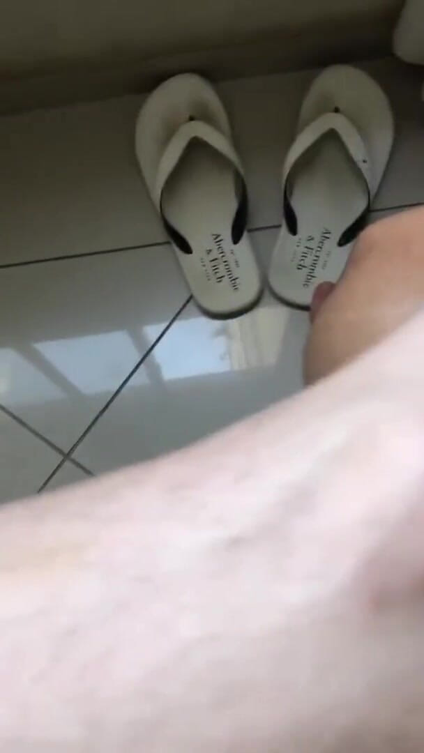 Riu Melo: Abercrombie &amp; fitch: foot worshipped