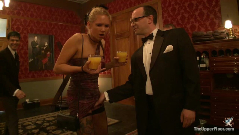 The Upper Floor by Kink: Režisérská večeře: toast na krmení Hradu