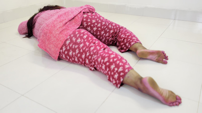 Aria Mia: Saúdská bbw macecha s velkým zadkem je nadržená při odpočinku...