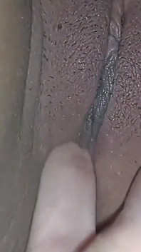 Eu ensino minha vizinha como pilotar uma motocicleta e, em troca, ela me dá sua vagina.