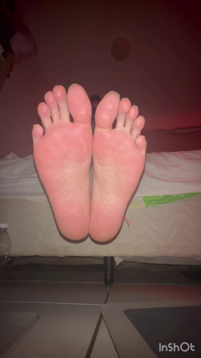 Boy feet: ถุงเท้าเหงื่อ