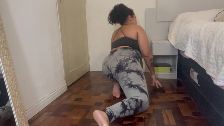 Cutiepiie Chubby: La BBW scoregge yoga