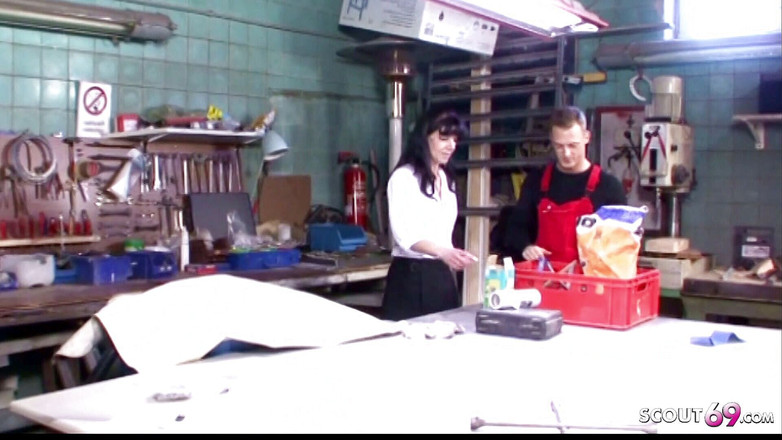 Full porn collection: Une MILF allemande à la chatte extrêmement poilue baise avec un...