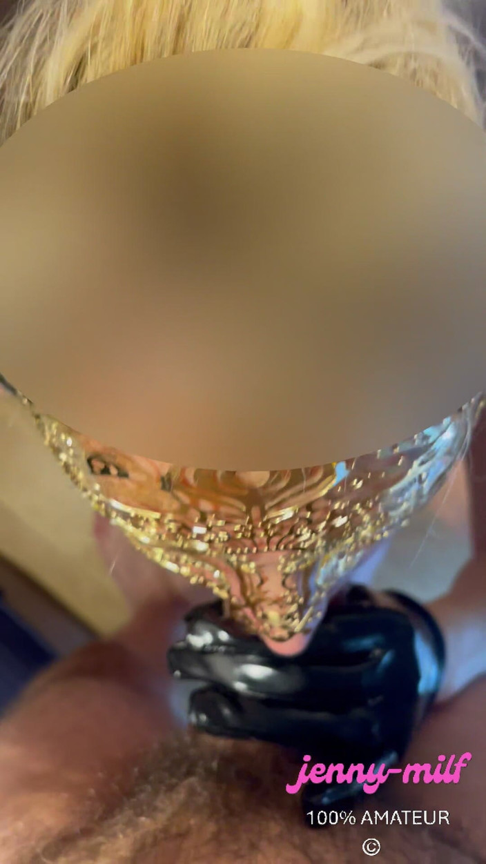 Jenny Milf: Stygg avsugning med ansiktsbehandling och fingrar av en kåt MILF