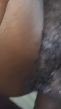 Benden üvey kız odamda suyunu ıslak damlayan amını sikmemi isteyen muz kız