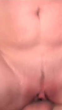 Pirang toket besar seksi bertato di kontol besar