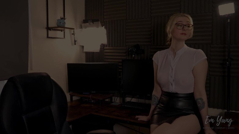 Em Yang: Okrutna zemsta szefa ostro zerżnięta