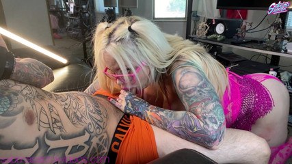 Sabrina Sabrok: Deepthroat yang sedap memancut mani dalam mulut kongkek gaya doggy
