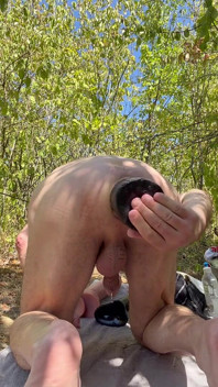Veřejné hry s dildem 1