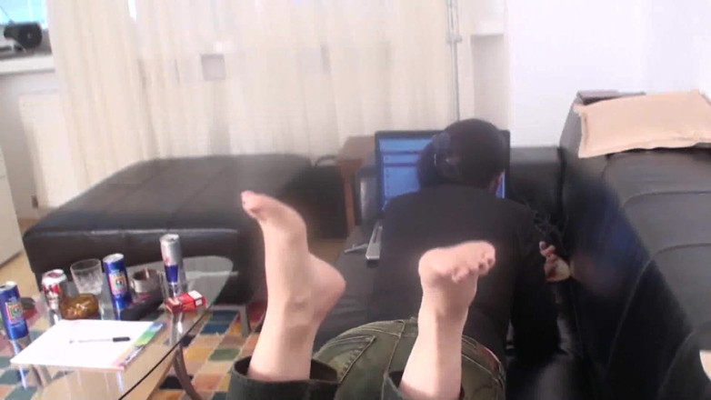 Foot Girls: Kaki Xenia menari dengan muzik