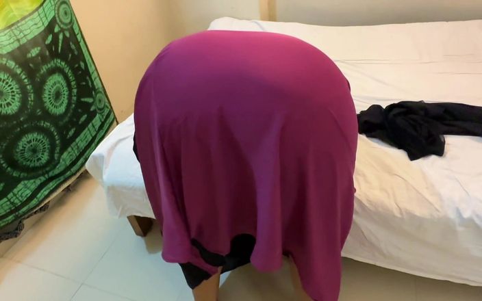 Aria Mia: Tetas grandes y enorme culo de madre soltera musulmana follada...