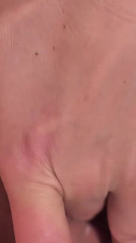 Orgasmo mentre si sditalina e squirta