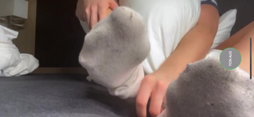Luxufeets: Removing my socks for you.. slowly and hot (no audio)