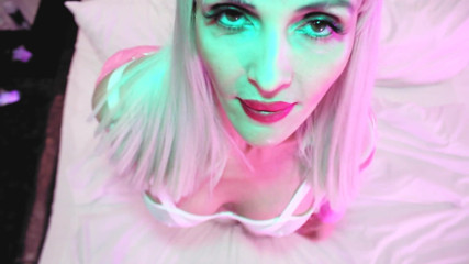Eva Latexxx: Blond MILF Eva Latex fetisch rosa klänning minet knulla fitta...