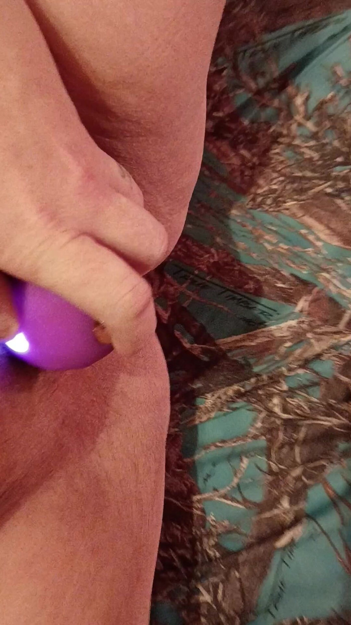 yaller62: 남편 자지를 빠는 동안 내 장미를 사용하여 벗기