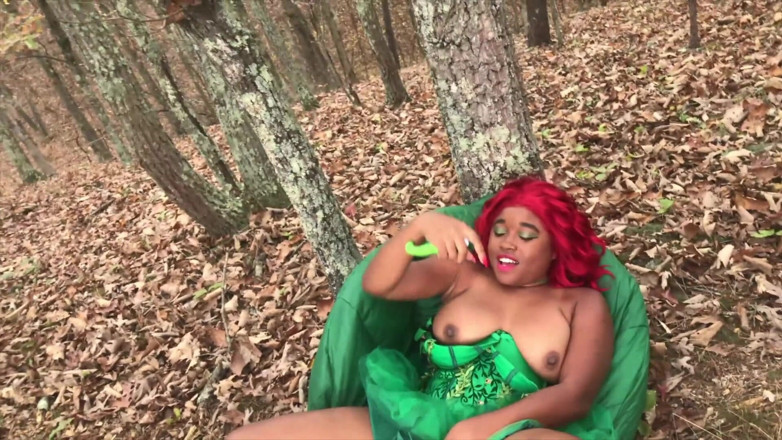 Super Hot Films: Halloween pussy play as Poison Ivy / Nina Rivera