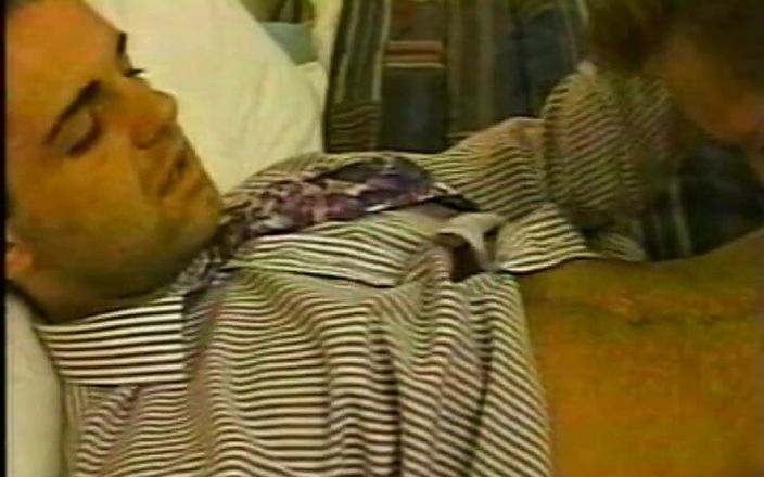 Gay RetroX VHS: Pria sensual dengan ekstasi #1
