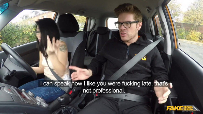 Fake Driving School: College di guida finta - falso guida istruttore college scopata in...