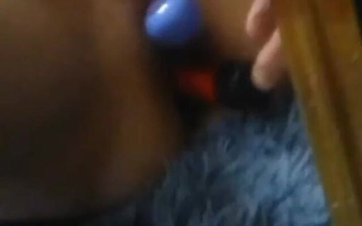 Sinful Sunday: Cul étroit mardi... Double pénétration avec des vibromasseurs, ma chatte dégouline...