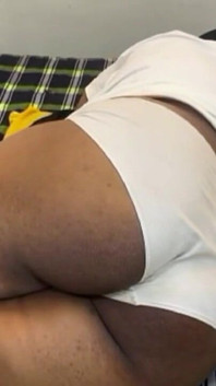 第一人称视角：继父在她的卧室里不小心把继女弄错了