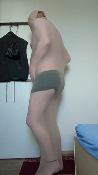 전신을 위해 나일론을 시도하는 카르멘 Nylonjunge