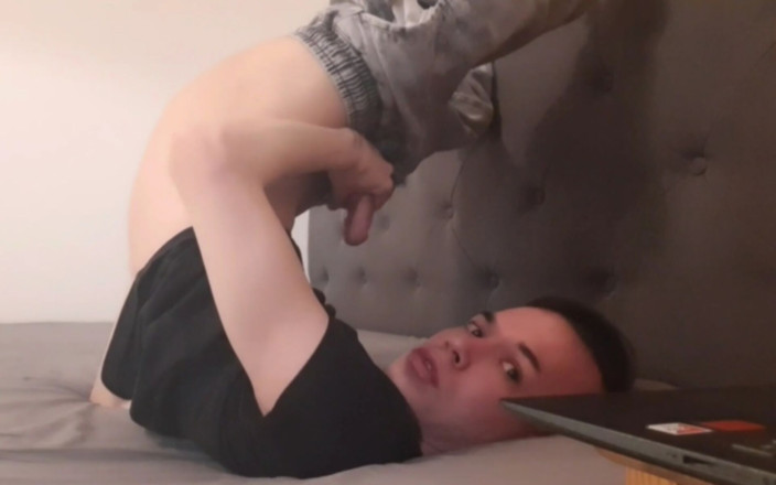 Elio Rivao: 자위하고 핑거링하는 18세 소녀