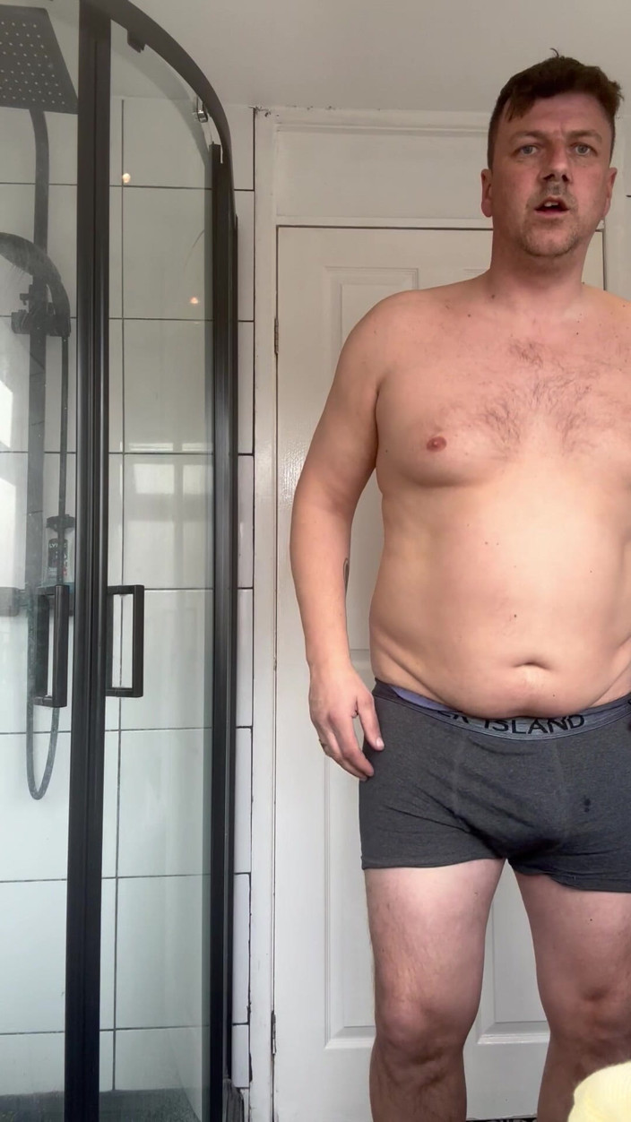 Jeffry: Horny Man Strips and Shaves off Pubic Hair