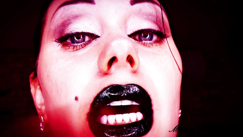 Goddess Misha Goldy: Ciuman untuk hamba yang taat pada Bibir Saya