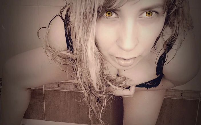 Nicolette69w: Halloween 2024 She Masturbates in the Bathroom in Wet Clothes