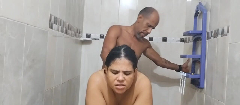 Adribella69: Uprawiam ostry i namiętny seks z dużym tyłkiem mojej pasierbicy...