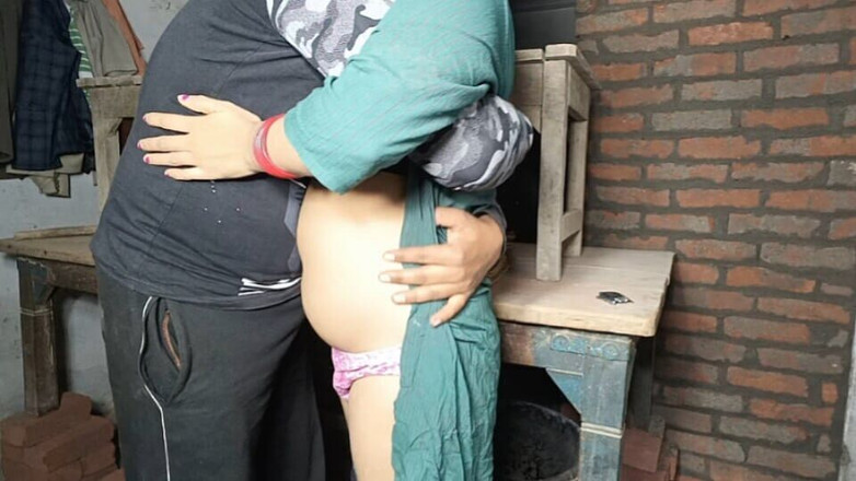 Pyaripooja22: 家を建てている間、愛人の使用人