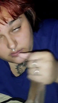 Je deviennent très salope avec gorge profonde pour mon meilleur ami POV Alisongolez26