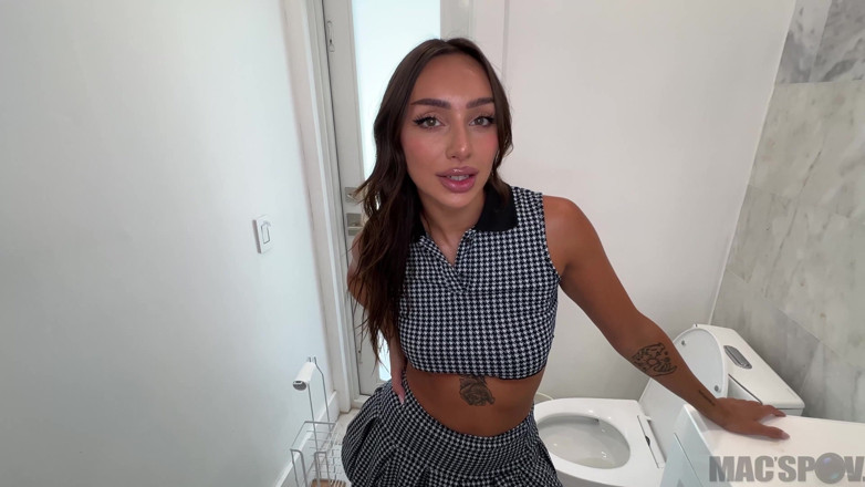 J-Mac: Memek sempit si adik tiri sisi rose yang hot bikin...