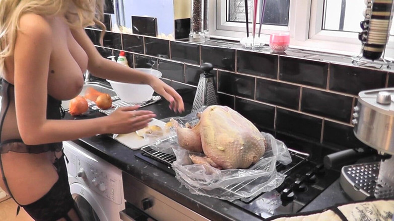 Danielle Maye: Cocinando una Turquía