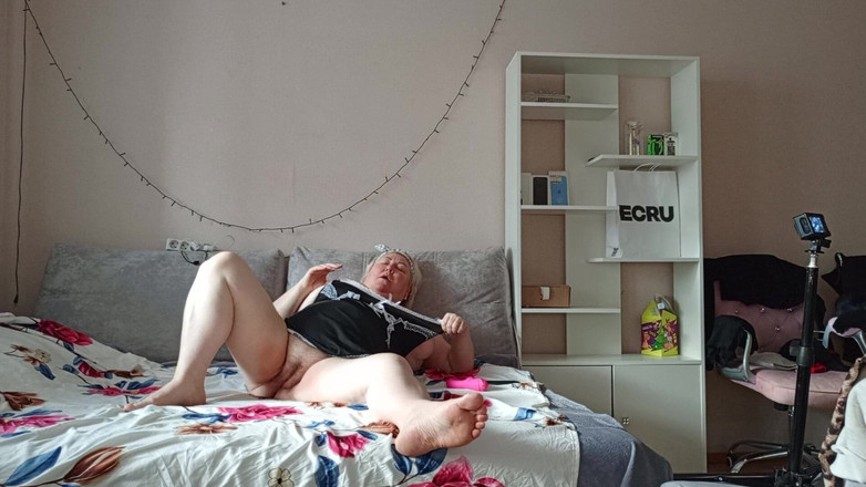 Zona901: Üvey anne büyük amına mastürbasyon yapıyor