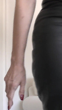 Después de horas de masturbación sin parar con la prohibición de correrse, hoy puedes correrte en mi parte trasera de cuero