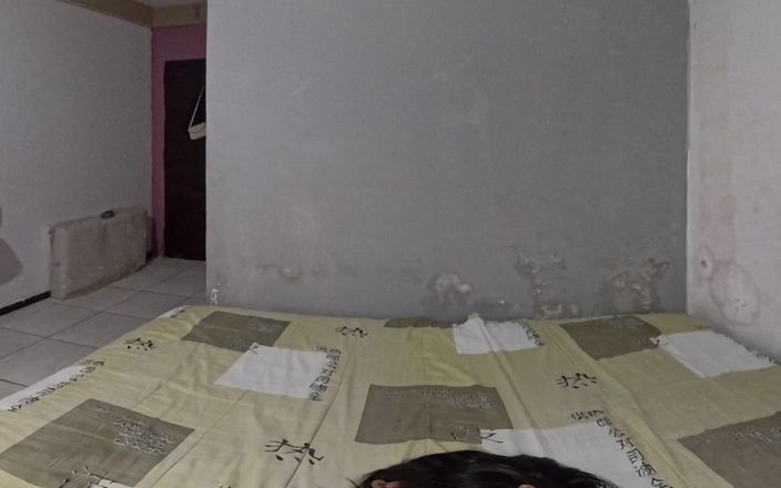 Kasallpimenta VR: Yalnız ev hanımı internet teknisyenlerine karşı koyamıyor ve kocasını aptal...