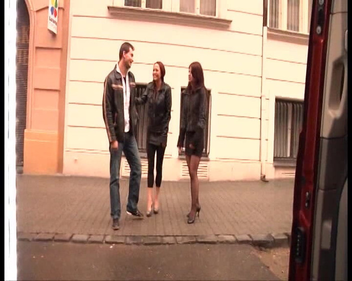 DEUTSCHLAN PORNO XXX: Vintage bilsex deepthroat och unga brudar som rider enorma gamla...